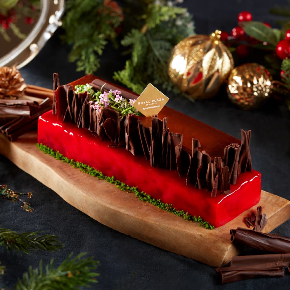 Festive Log Cake (900g)