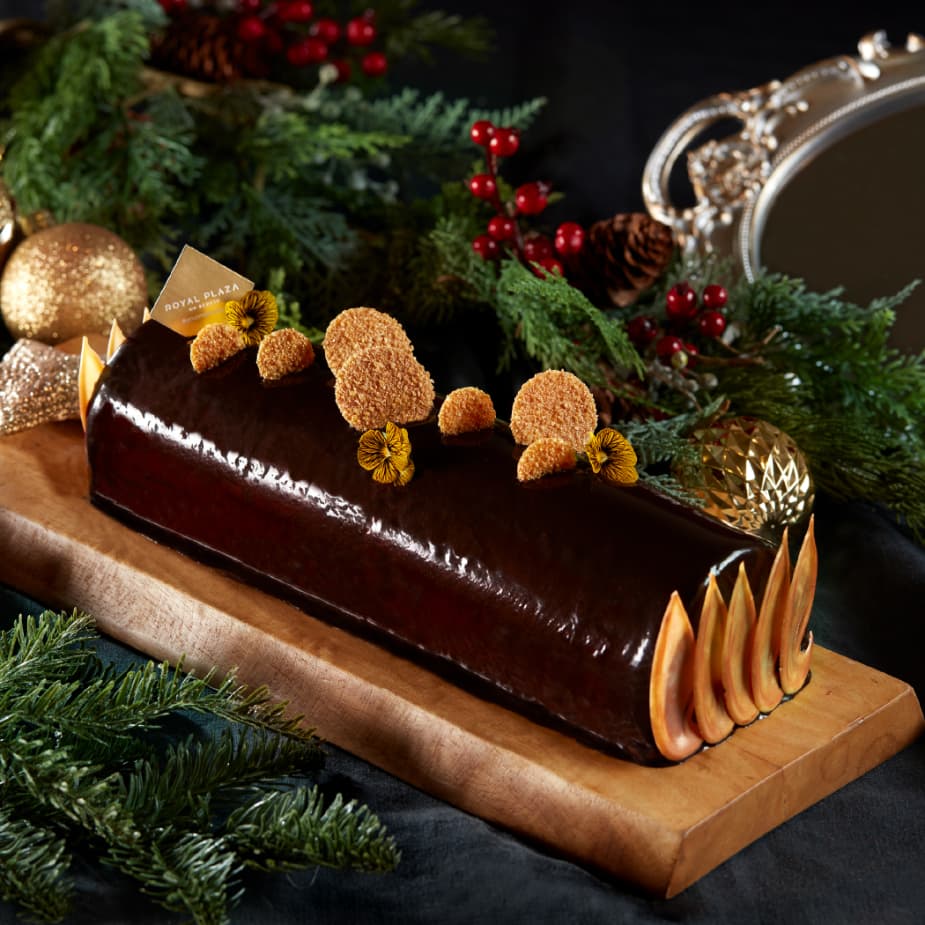 Festive Log Cake (900g)