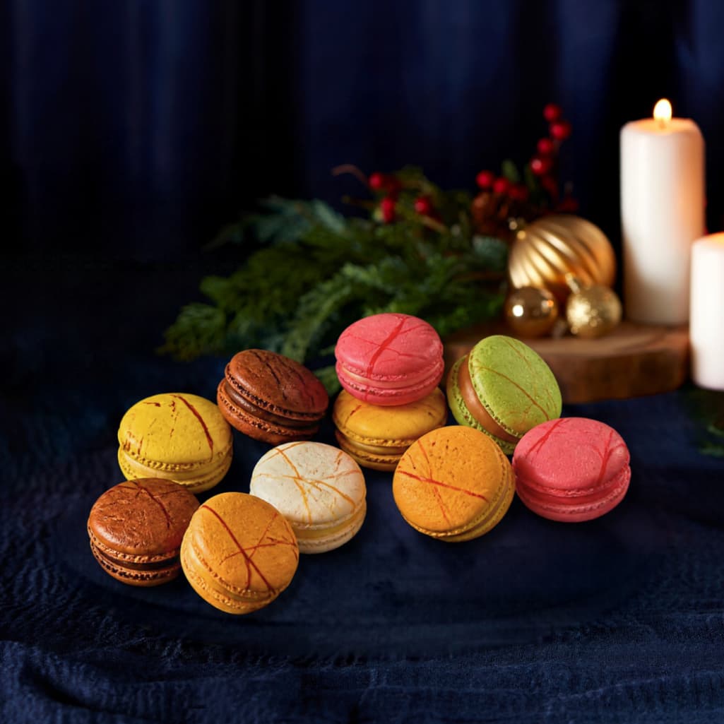 Festive Macarons (12pcs)
